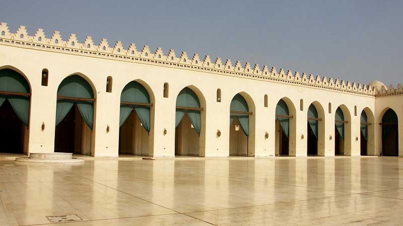 A picture from inside Al Hakim Mosque